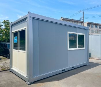 用途や出入りの方法に合わせて、扉の種類も検討します。
