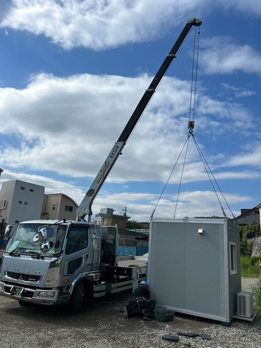 ユニットハウス ユニック車による搬入作業