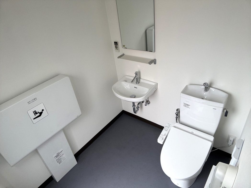 【快適トイレ】36型トイレトレーラー　水洗トイレ仕様　2.5坪　の写真4
