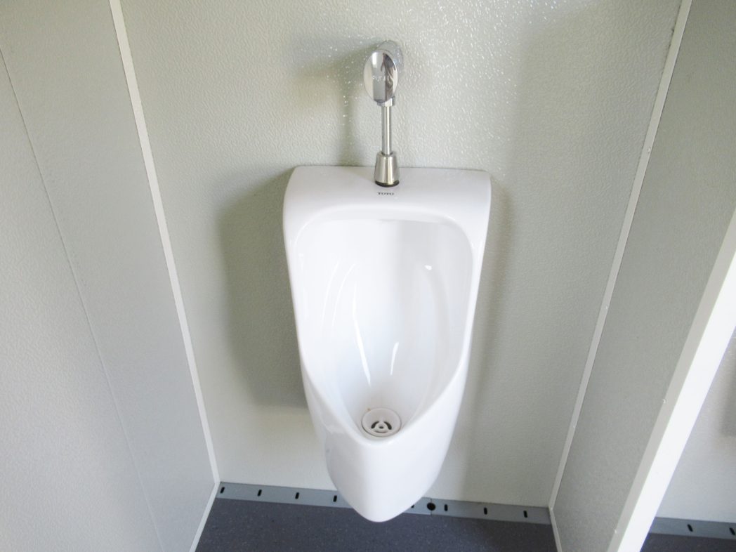 【中古】男性用トイレ　水洗式トイレハウスの写真7
