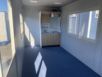 窓の位置や大きさを考えることで、自然光を取り入れた明るい空間をつくることができます。