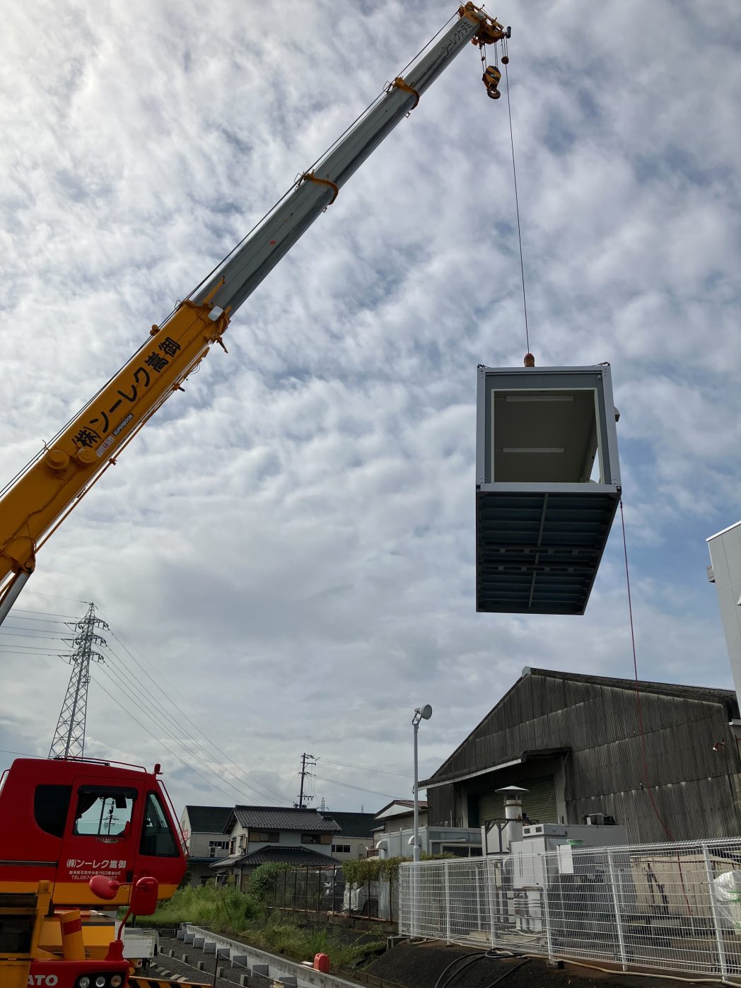 ユニットハウス クレーンによる搬入設置作業