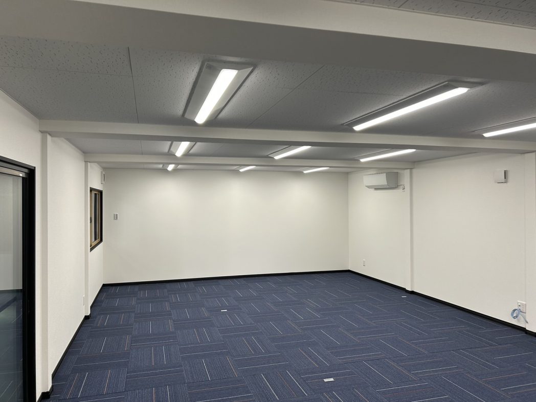 内装付き事務所タイプのユニットハウス室内