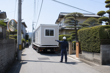 搬入経路や周辺環境を確認します。